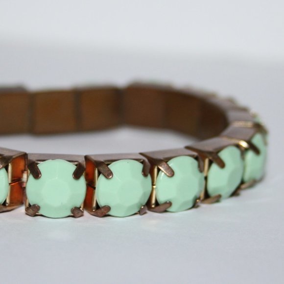 Vintagejelyfish Jewelry - Gold and mint green bracelet 7"